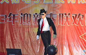 僑洋（天裕電子）2013年春晚個人模仿秀－邁克爾·杰克遜