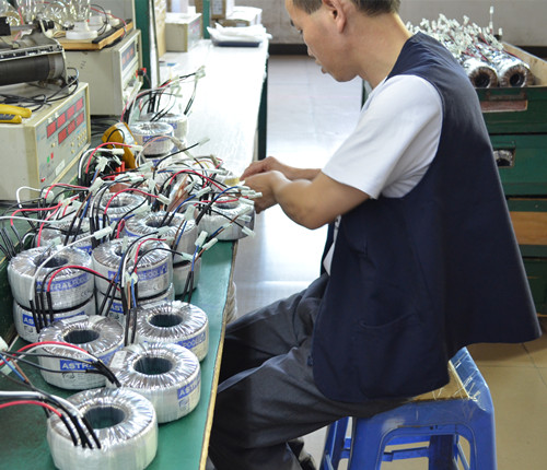 環(huán)形變壓器中的聚脂膠帶起到什么作用？